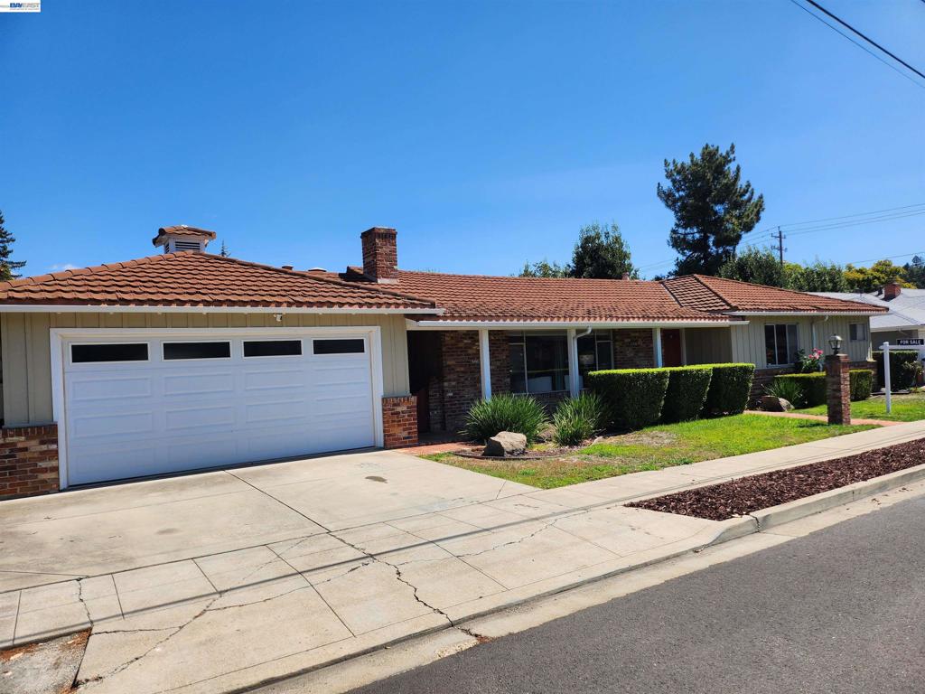 22590 Norwood Dr — photo