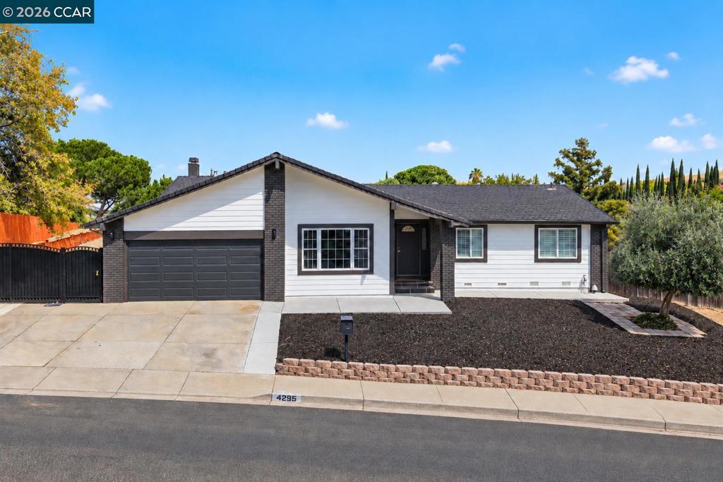 4295 Suzanne Dr — photo