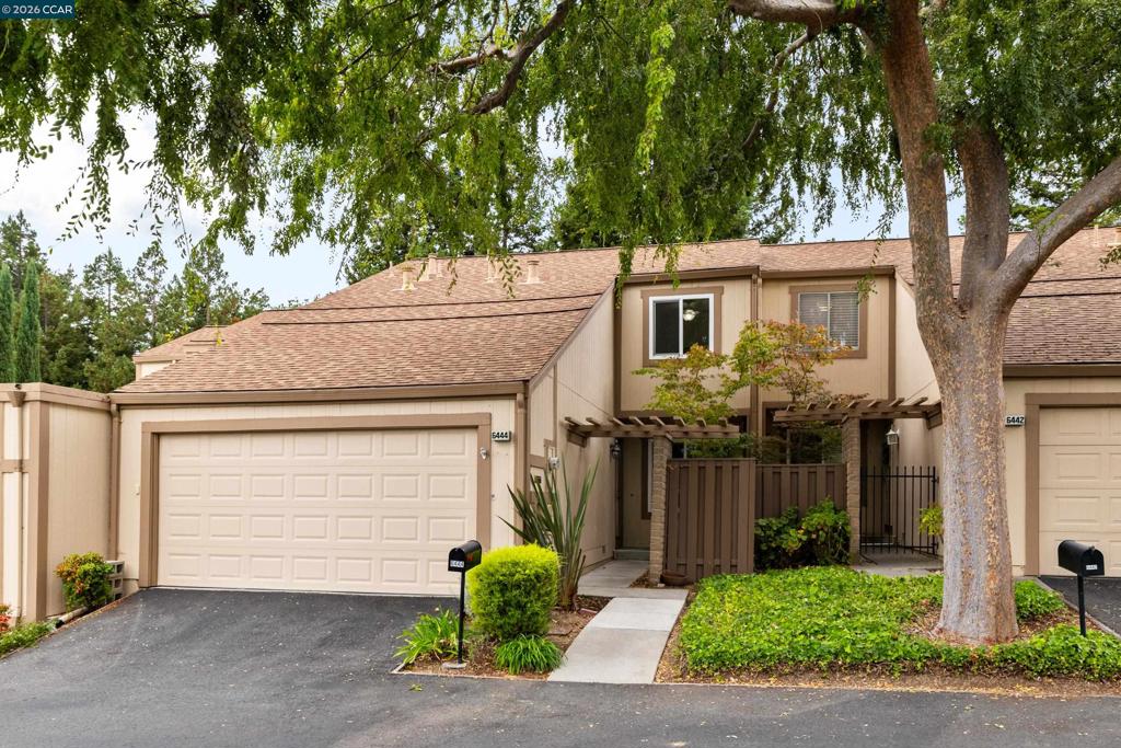 6444 Parklane Plz — photo