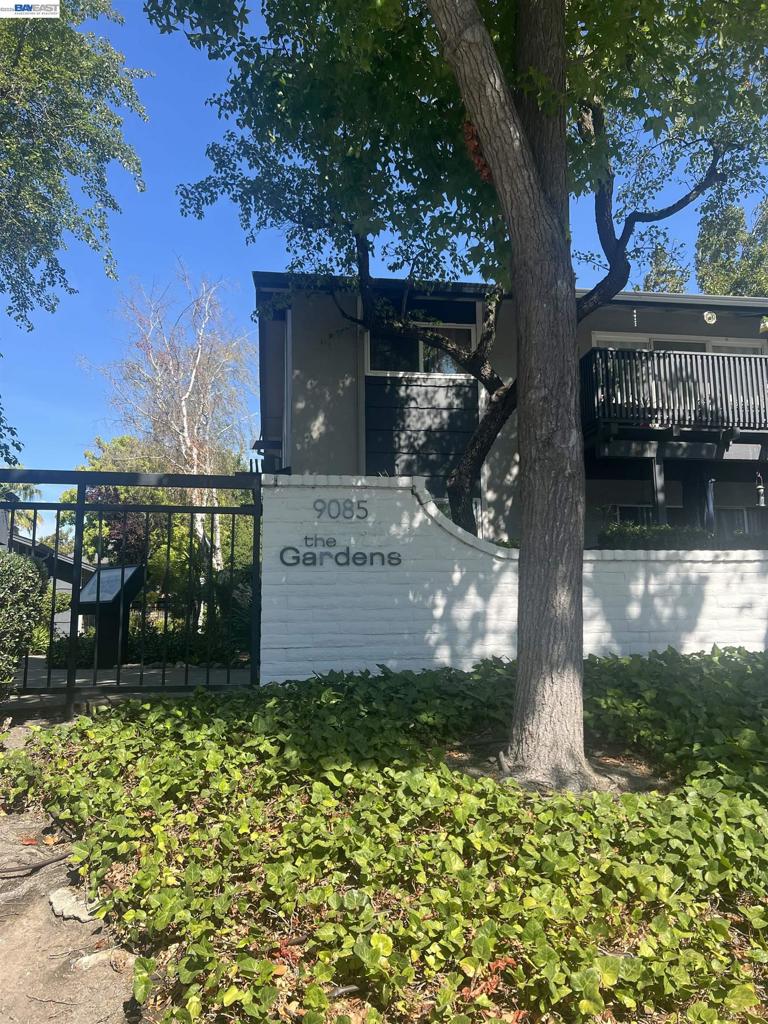 9085 Alcosta Blvd 352 — photo