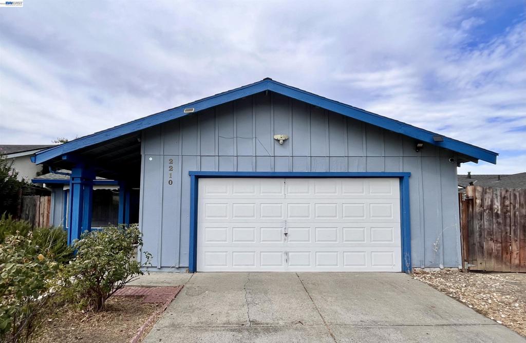 2210 Washington Way — photo