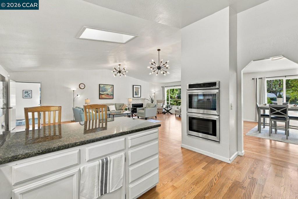 101 Hope Ln — photo