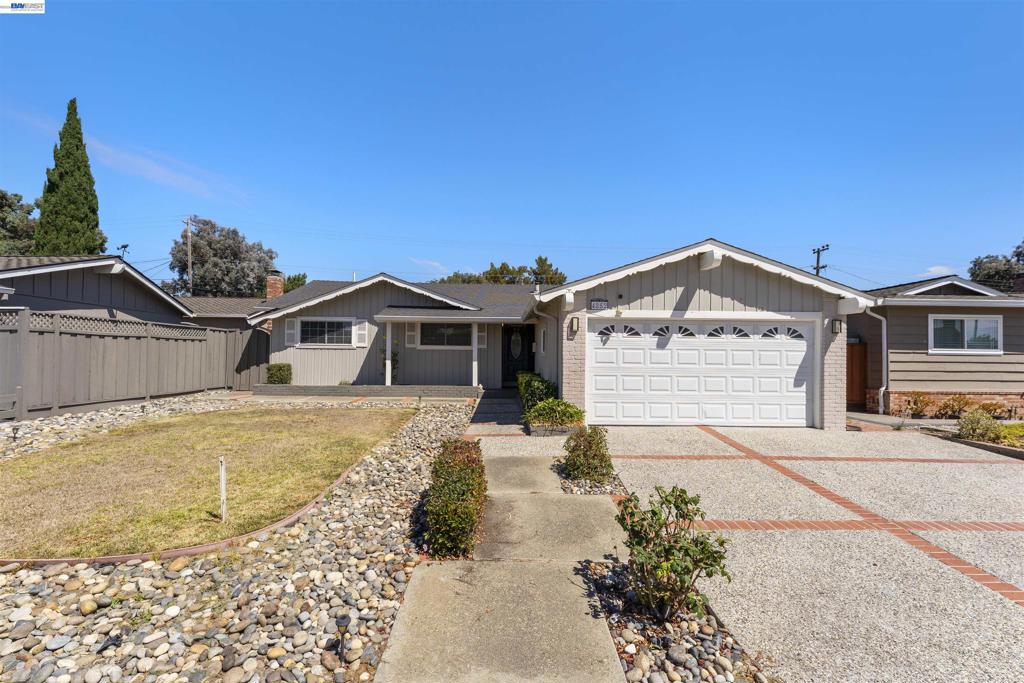 4852 Regents Park Ln — photo