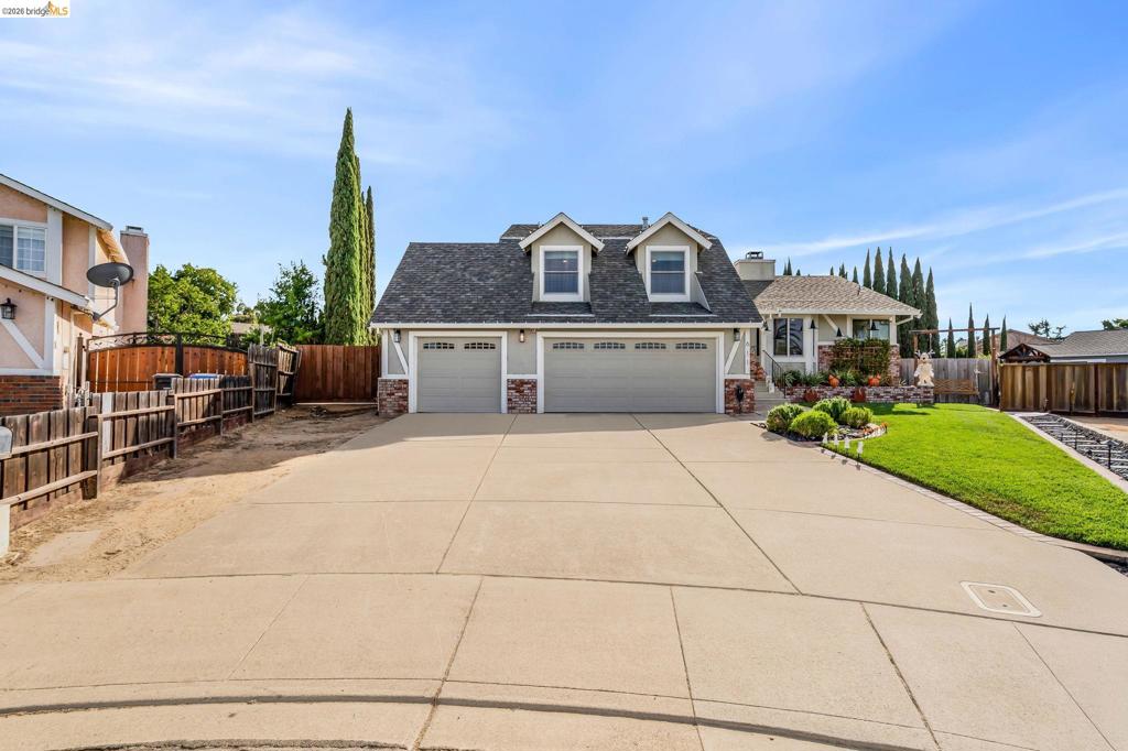 611 Woodbury Pl — photo
