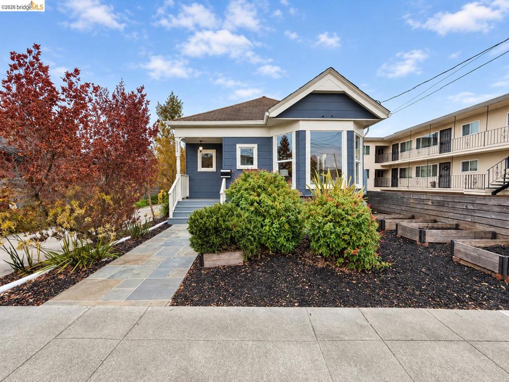 1324 Burnett — photo