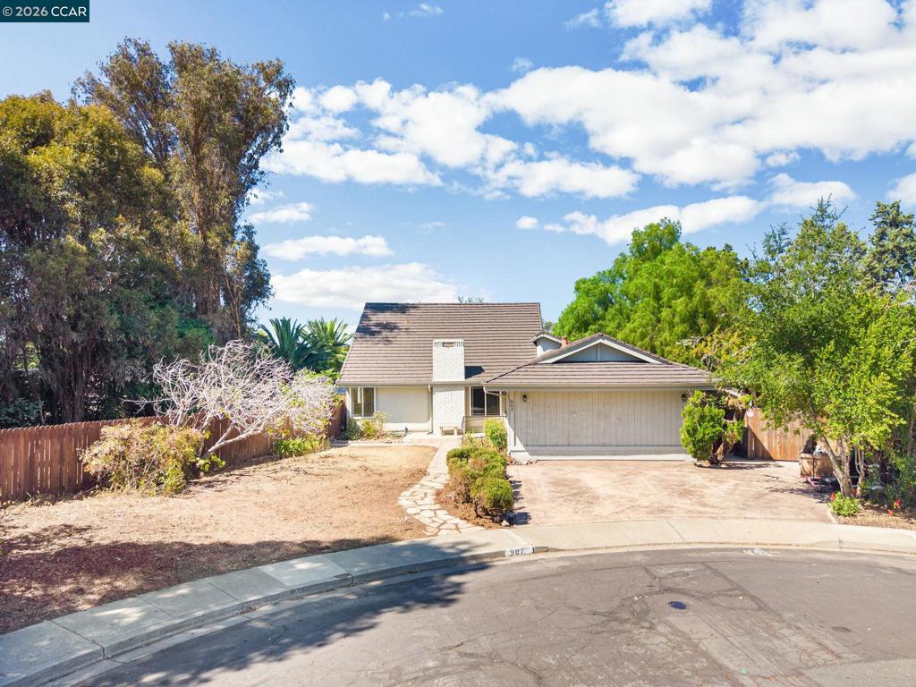 907 Lyon Ct — photo