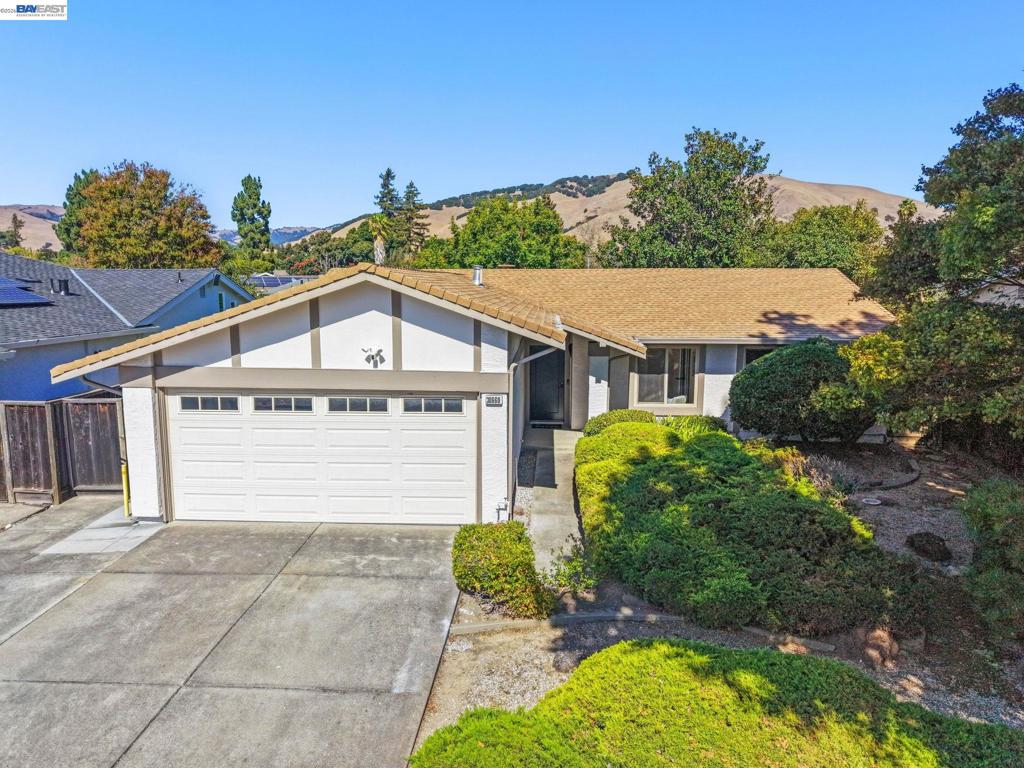 38660 Moore Dr — photo