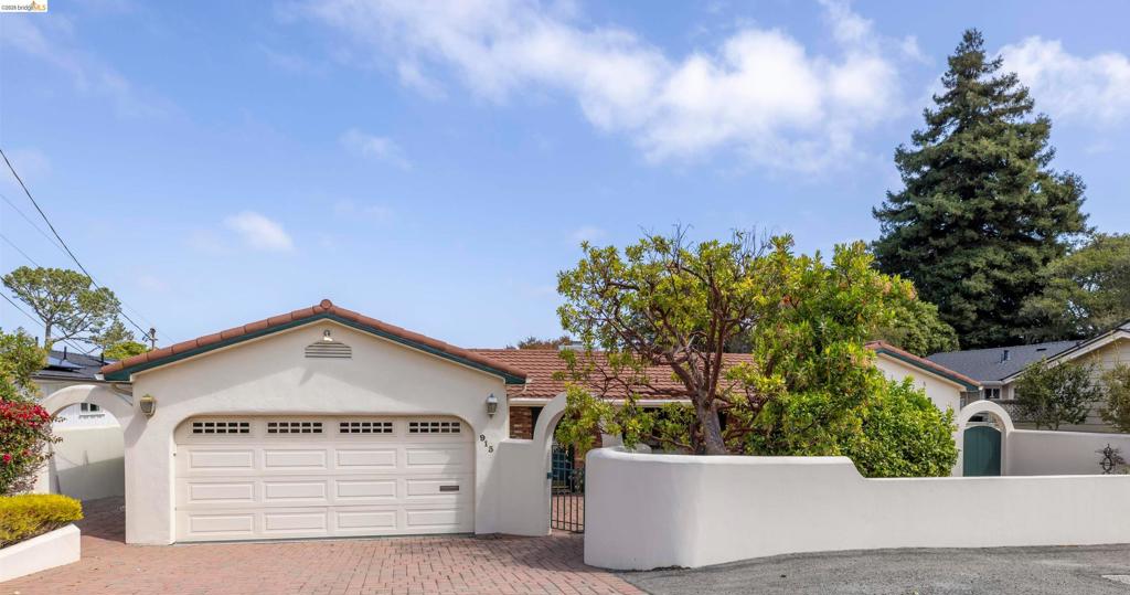 913 MONTEREY CIR — photo 3