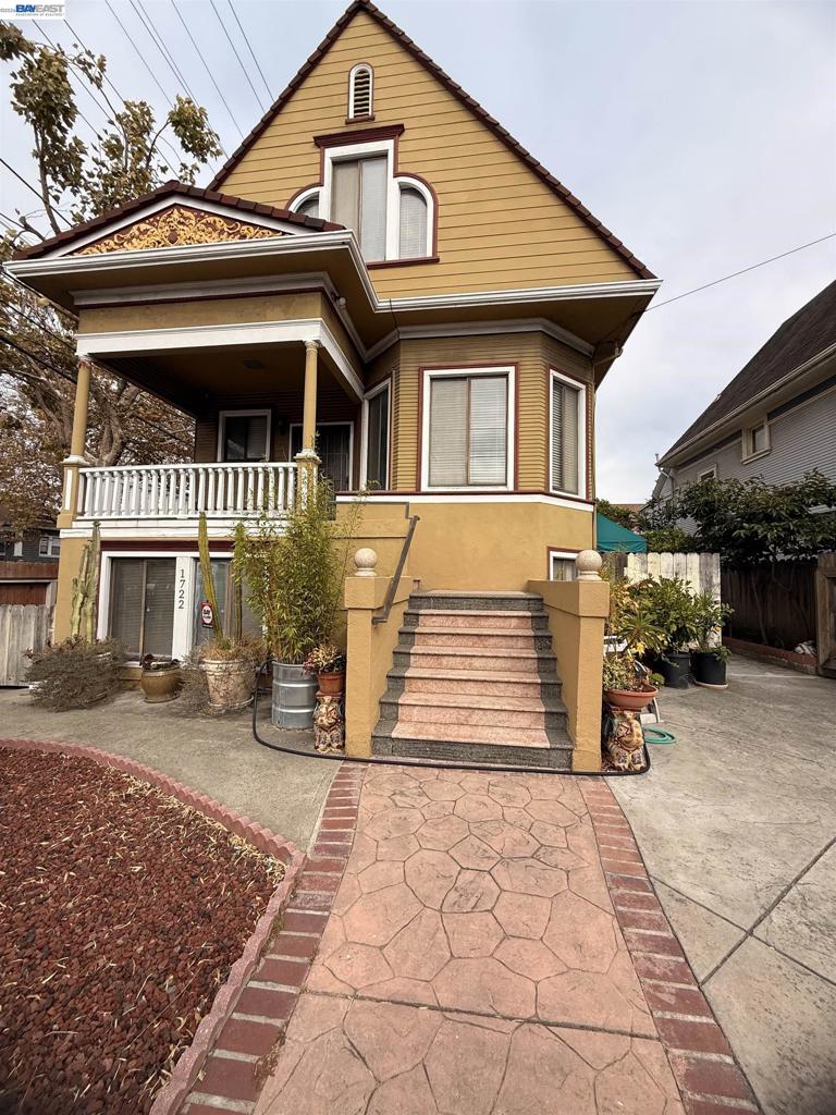 1722 Bay — photo