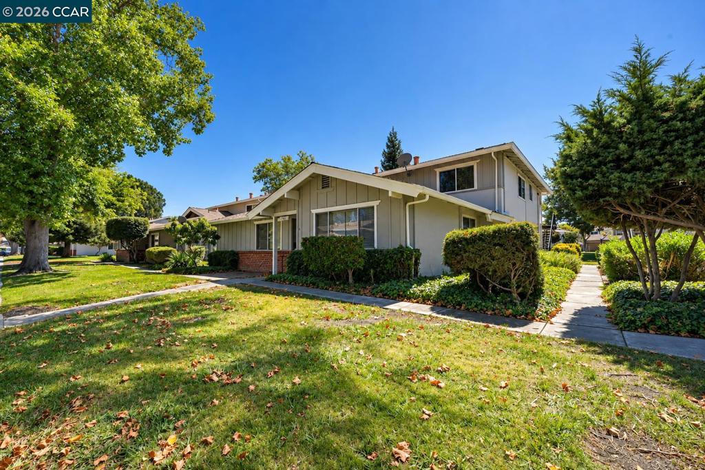 1416 Del Rio Cir B — photo