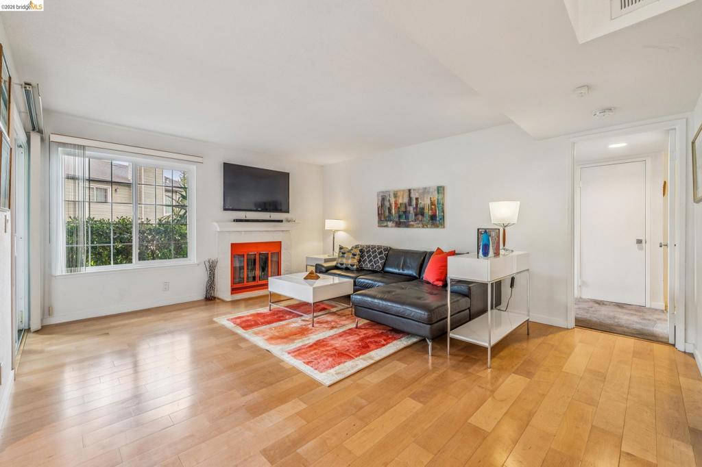 440 Canyon Oaks Dr D — photo