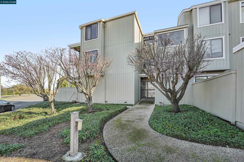 2 Lakeview Ct — photo