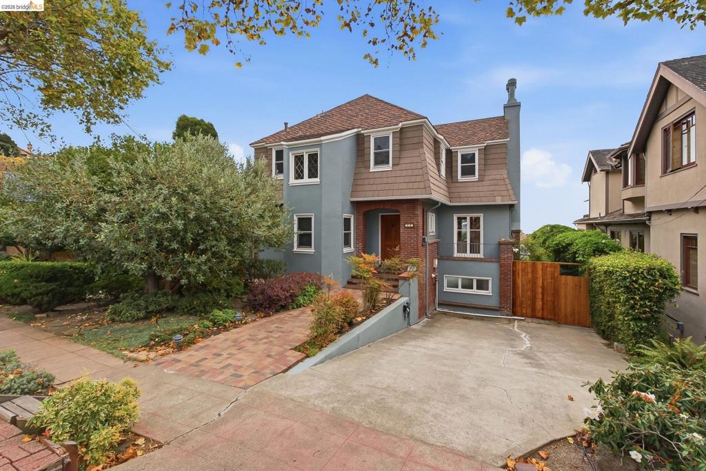 824 Oxford St — photo