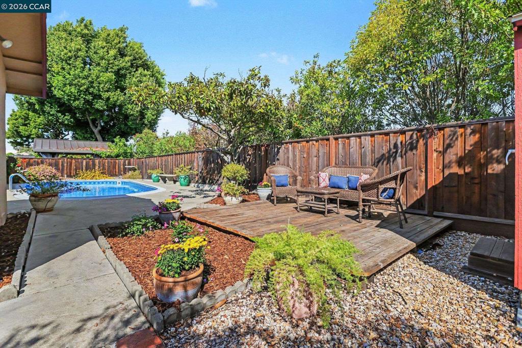 340 Greenway Dr — photo