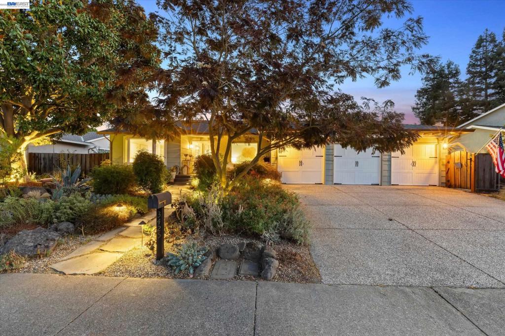 3425 Canfield Dr — photo