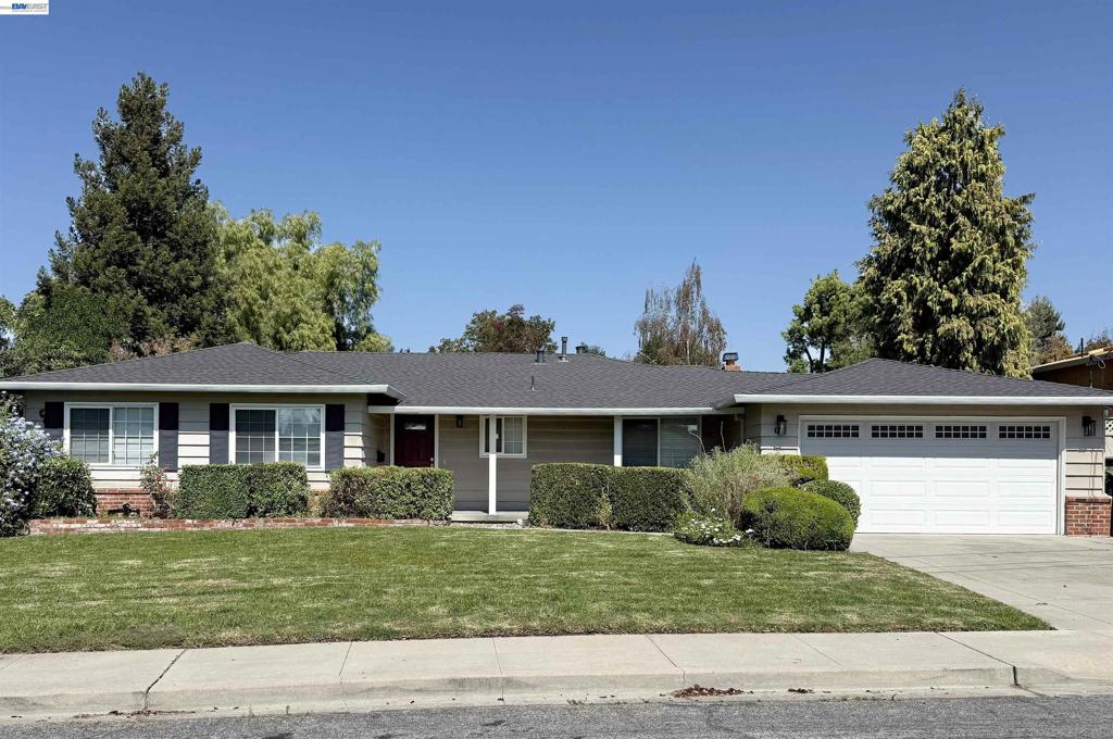 1061 Whitmer Ct — photo