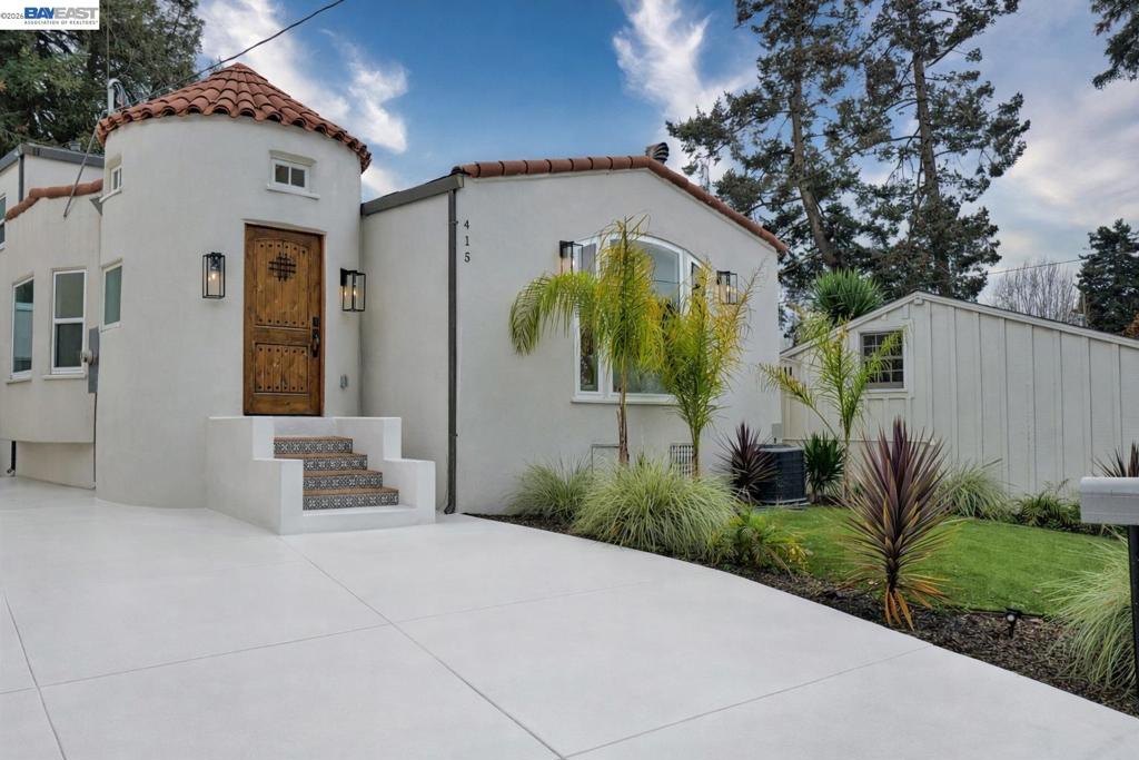 415 Berkeley Park Blvd — photo