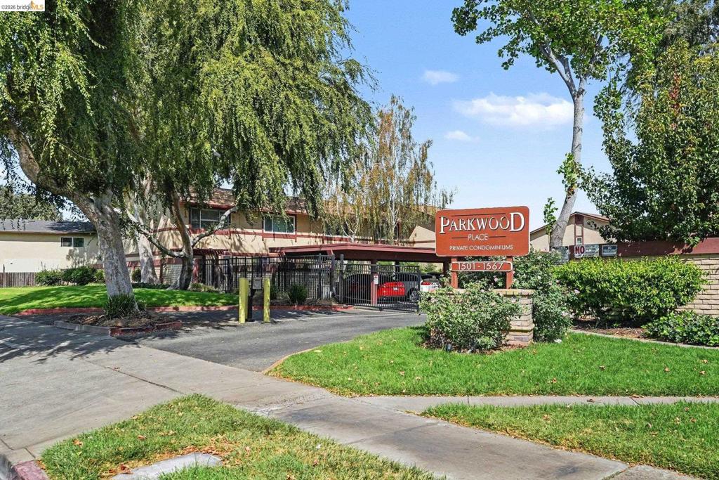 1501 Parkwood Pl — photo