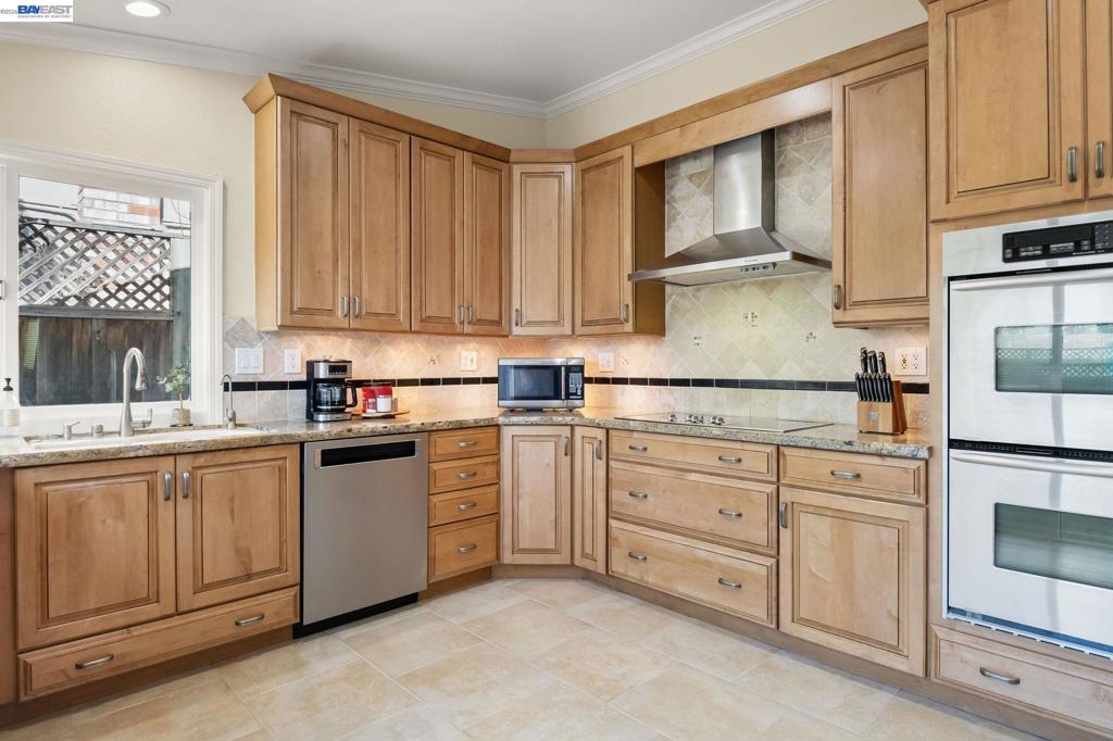 225 Preston Ct — photo