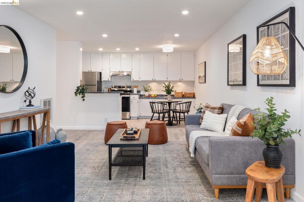 567 Oakland Avenue Unit 211 — photo