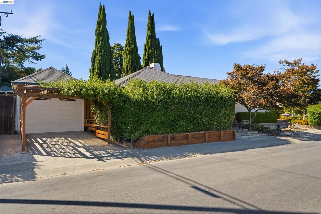 10561 Carver Dr — photo