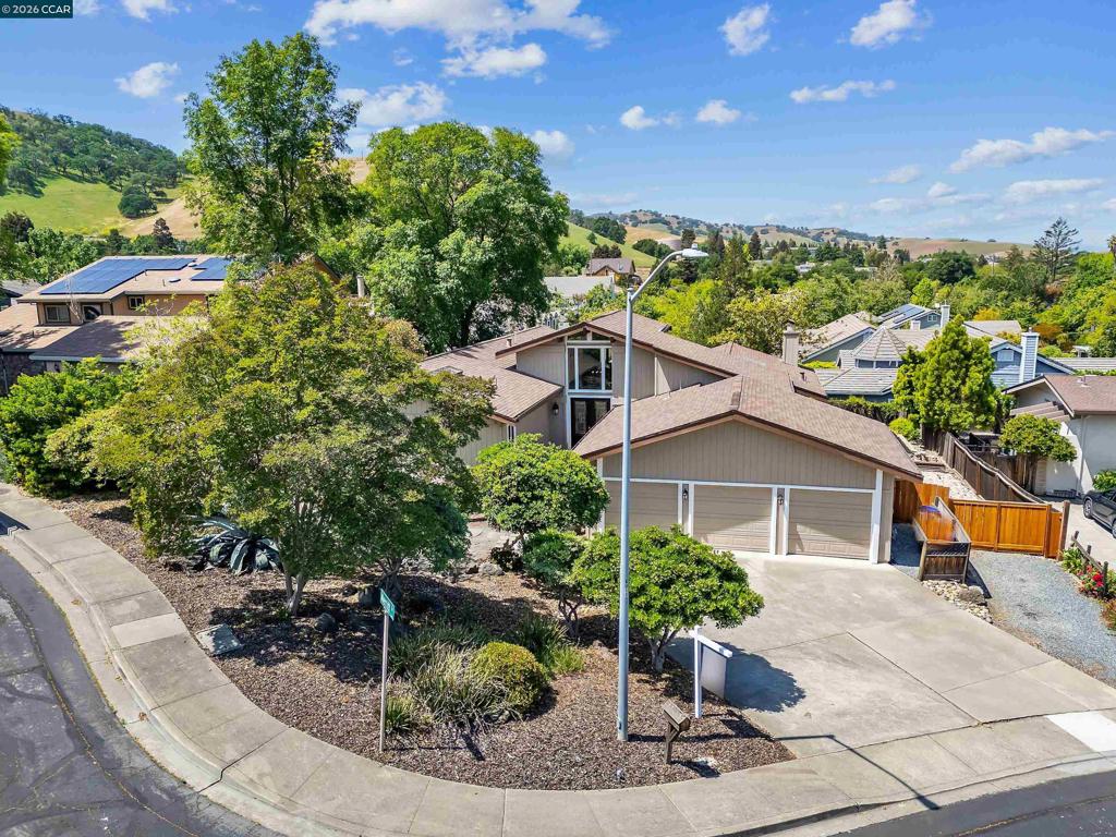 1181 Blue Lake Way — photo