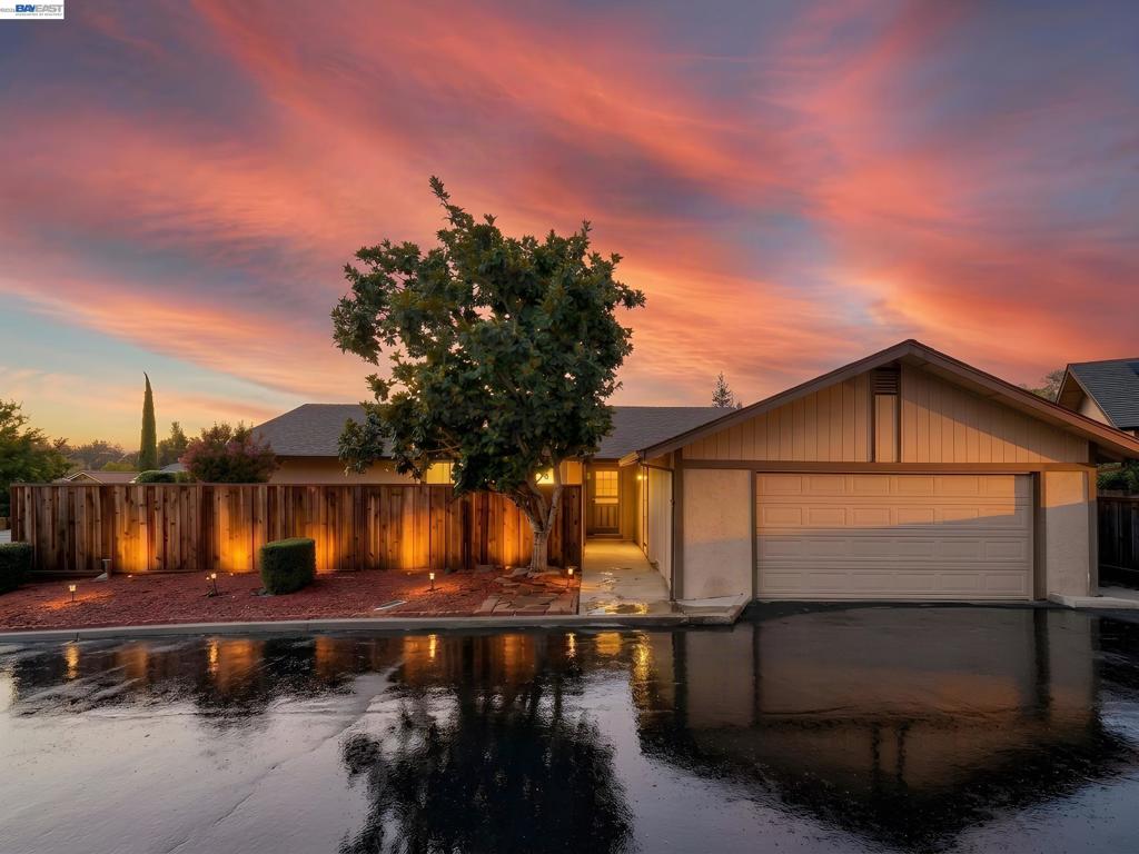 5551 Guadalupe Ct — photo
