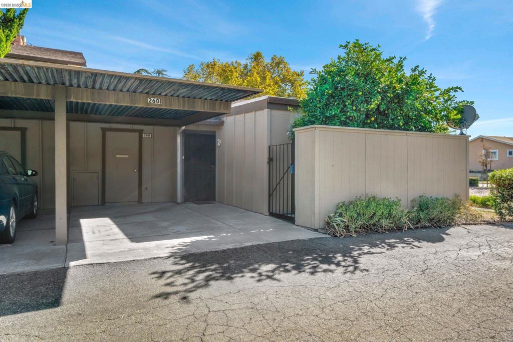 2601 Fairmont Lane — photo