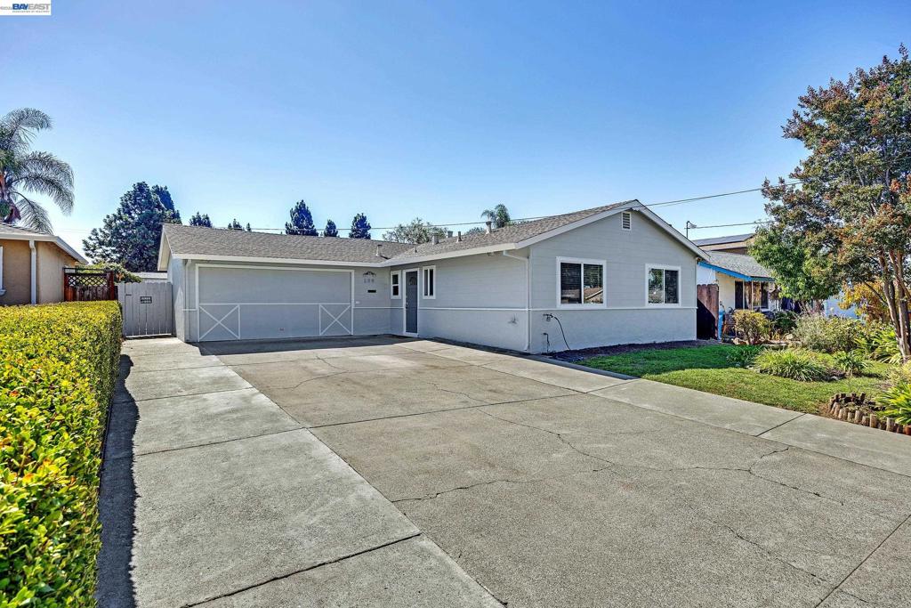135 Teddy Drive — photo