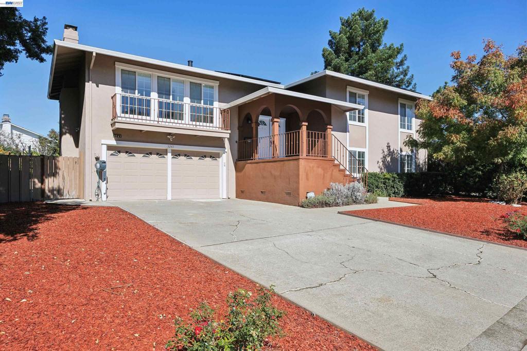 3247 Round Hill Drive — photo
