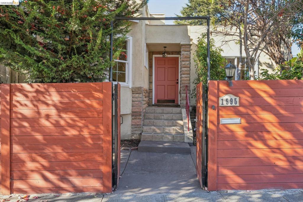 1595 Dwight Way — photo