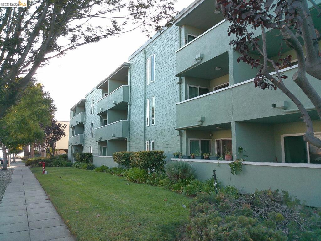 325 Kitty Hawk Rd Unit 304 — photo