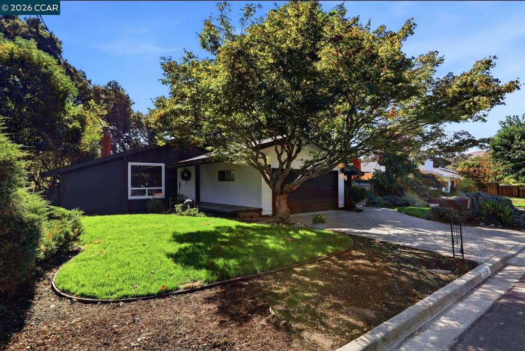 1198 Vacation Dr — photo