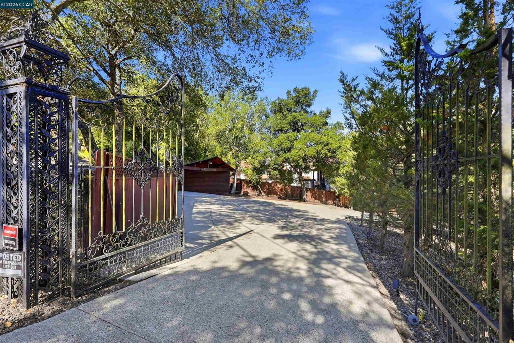 168 Crestview Dr — photo
