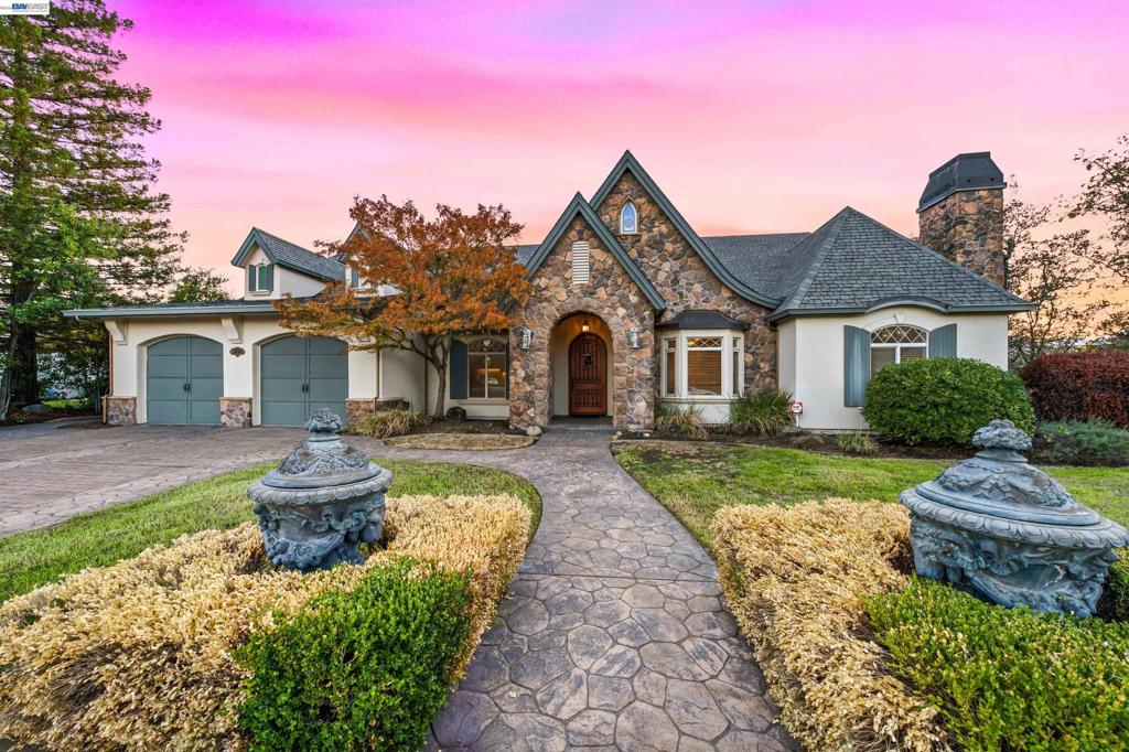 2490 Crescent Moon Ct — photo