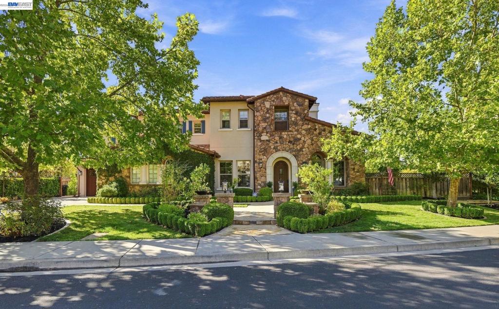 370 Golden Grass Dr — photo