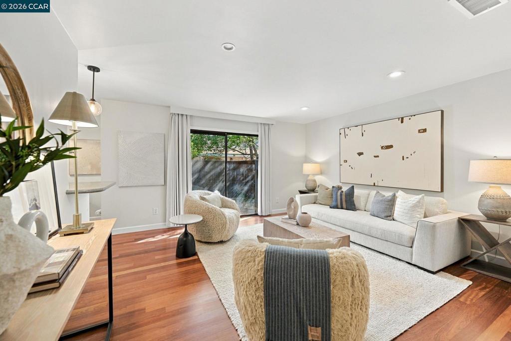 454 Holiday Hills Dr — photo