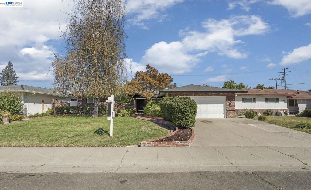 1075 Lake Glen Way — photo