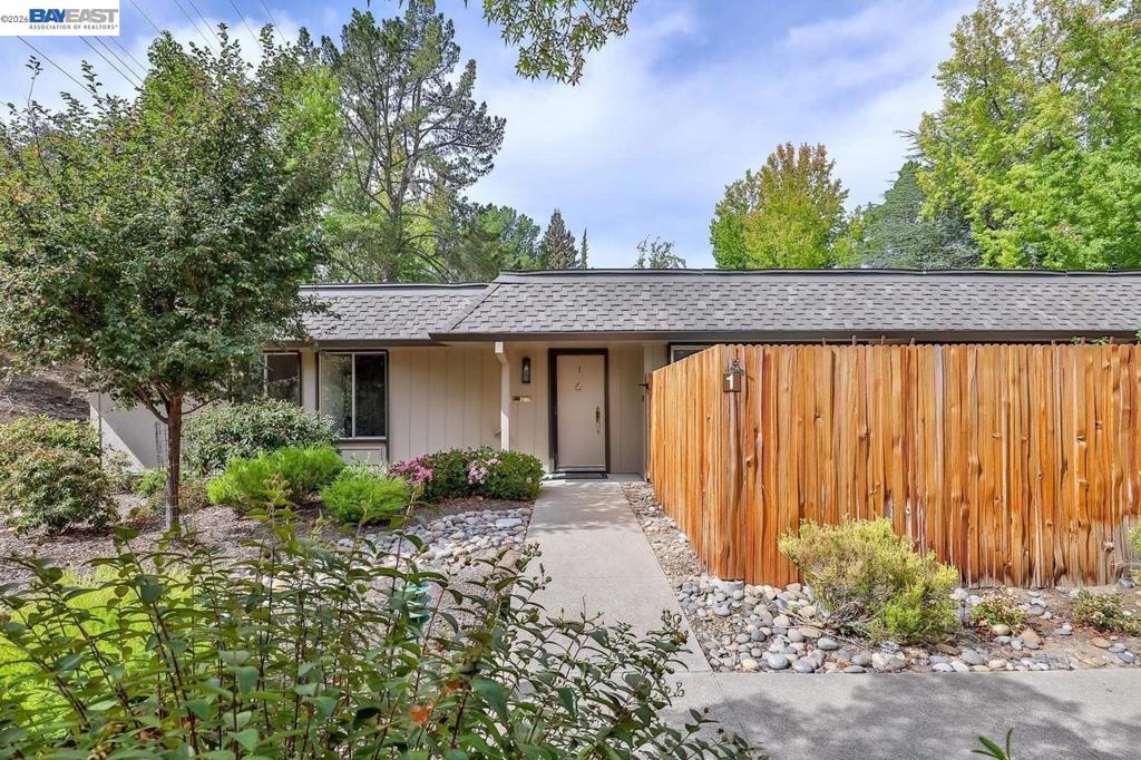 1932 Ptarmigan Dr Unit 1 — photo