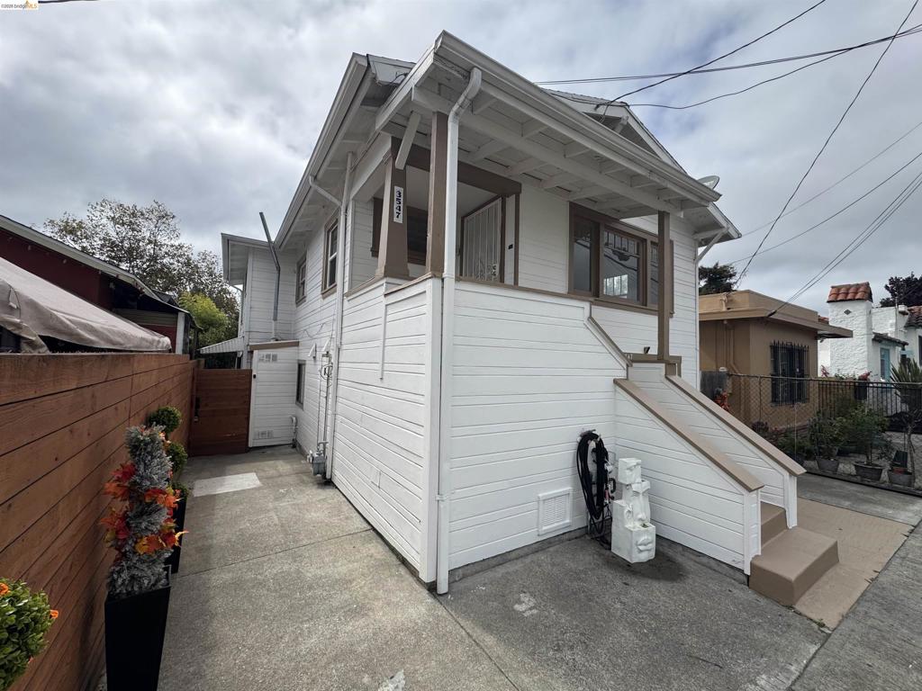 3547 Suter Street — photo