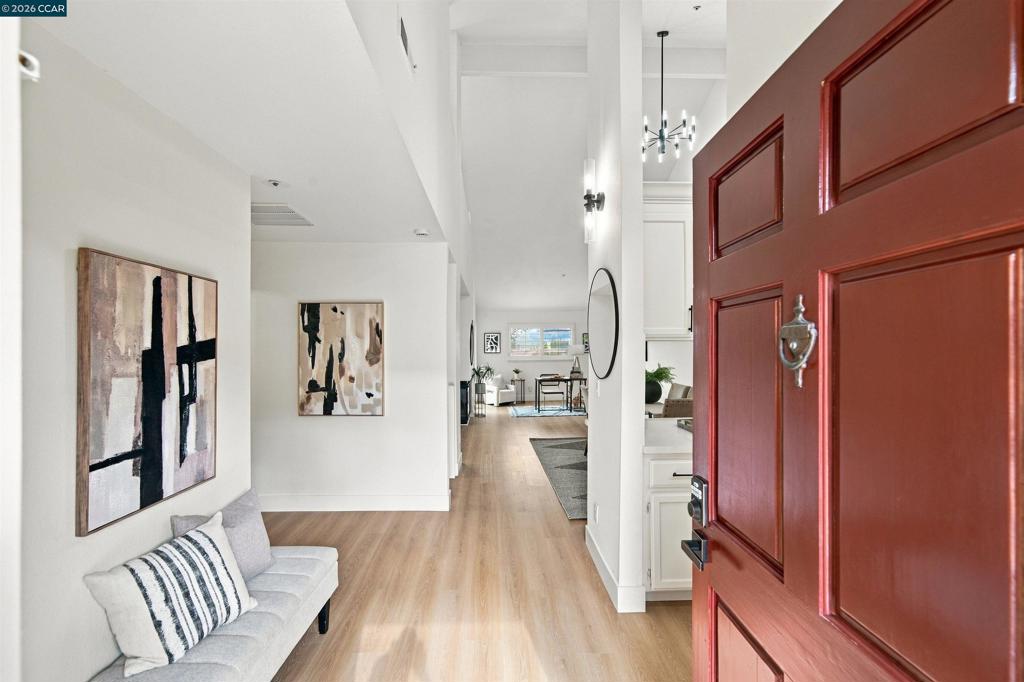 939 Laurel St Unit 203 — photo