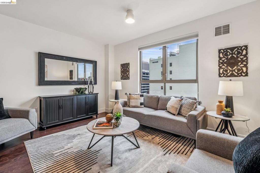 438 W Grand Ave Unit 717 — photo
