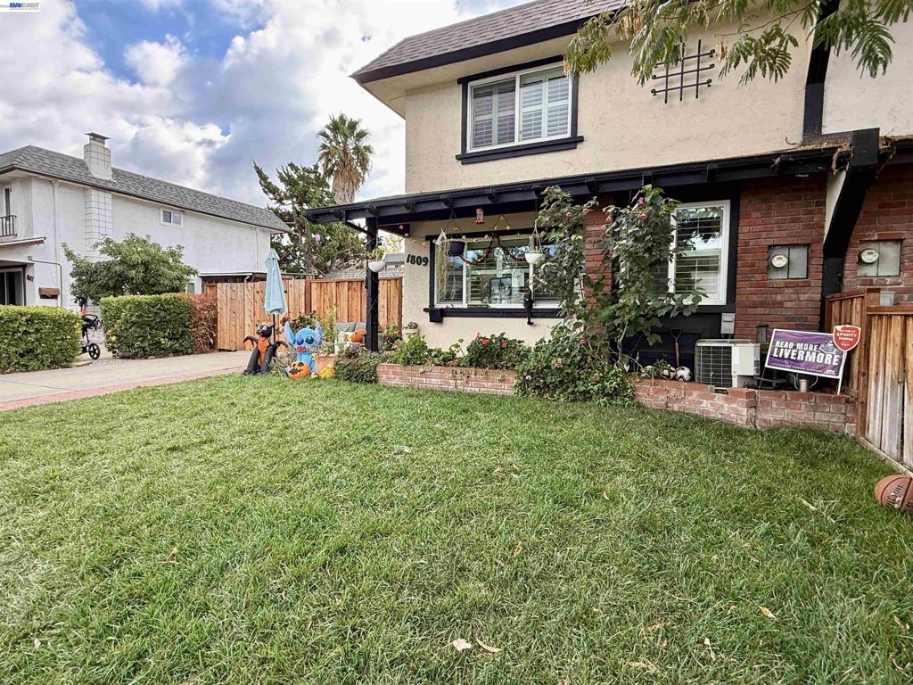 1809 De Vaca Way — photo