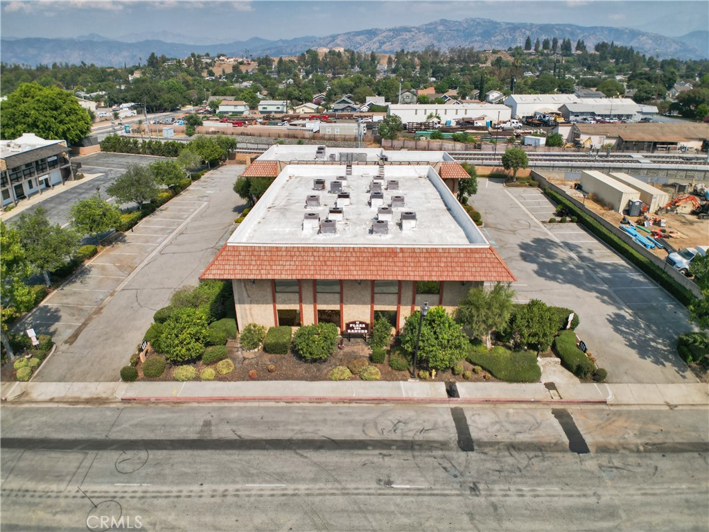 425 W Bonita Avenue — photo