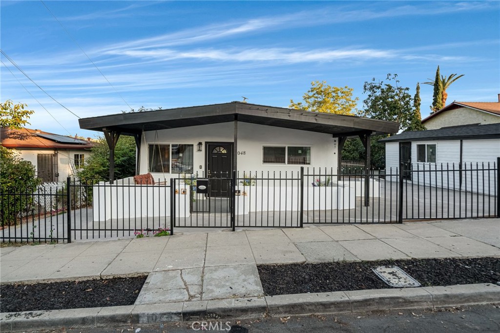 1048 Dexter Street — photo