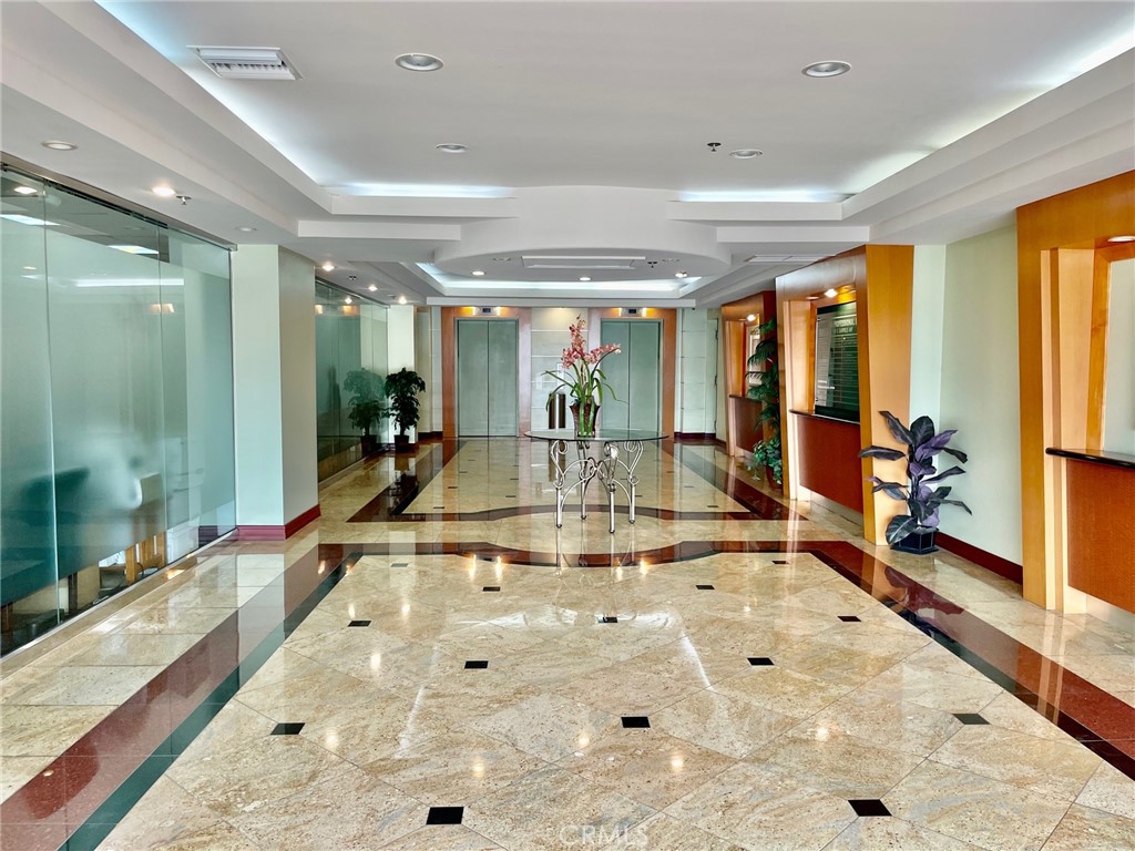 430 S Garfield Avenue Unit 301 — photo