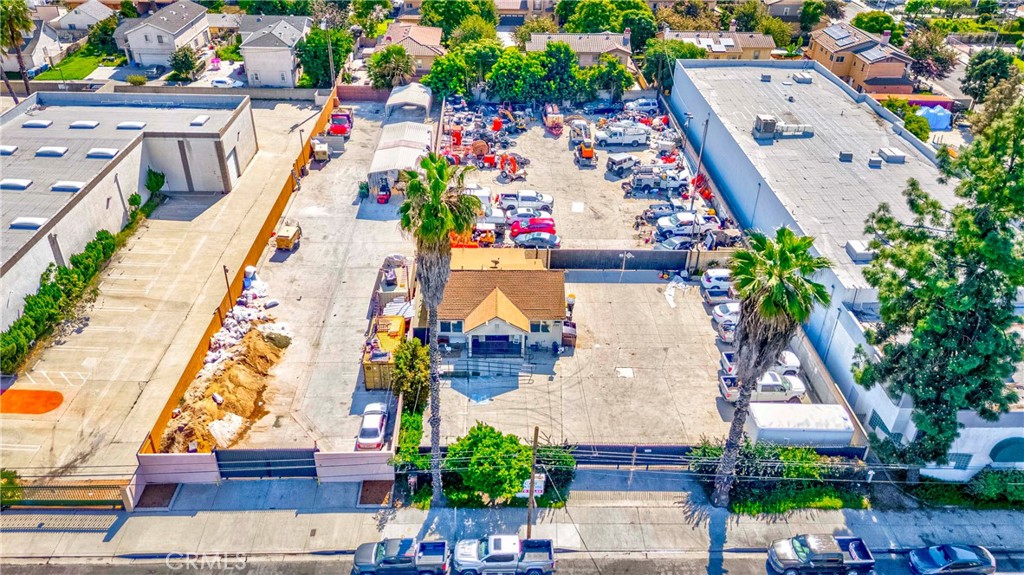 2724 2720 Durfee — photo