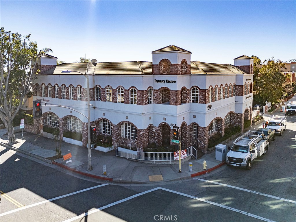 205 S Chapel Avenue — photo