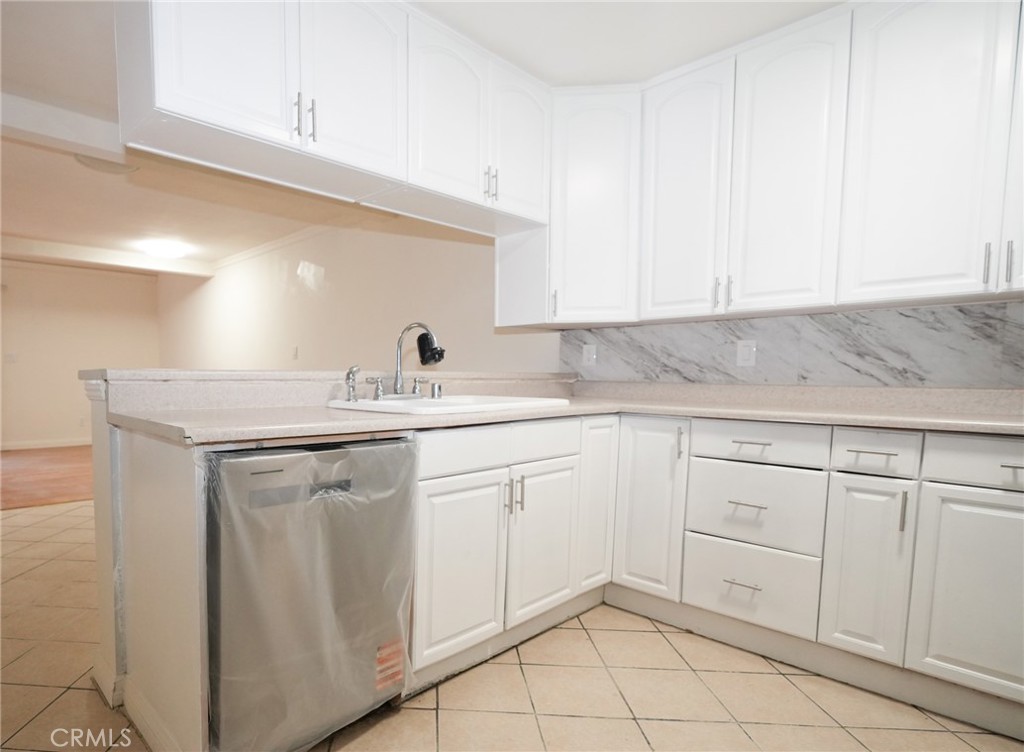 16600 Seville C — photo