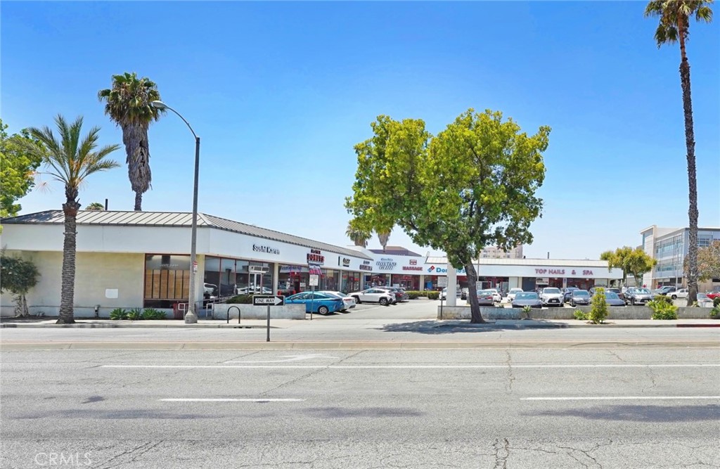 633 S Arroyo Parkway 8 — photo